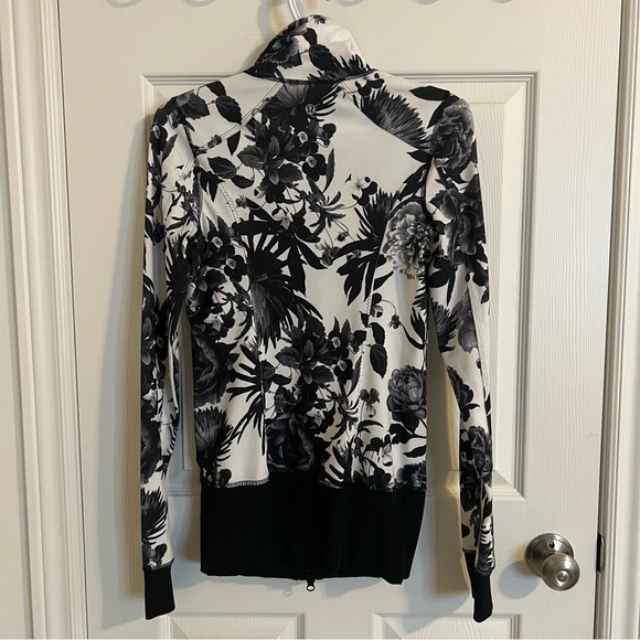 Lululemon Define Jacket - Picture 6 of 6